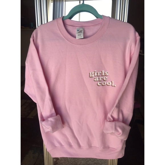 *SOFT* \u201cgirls are cool\u201d Crewneck Sweatshirt NWT
